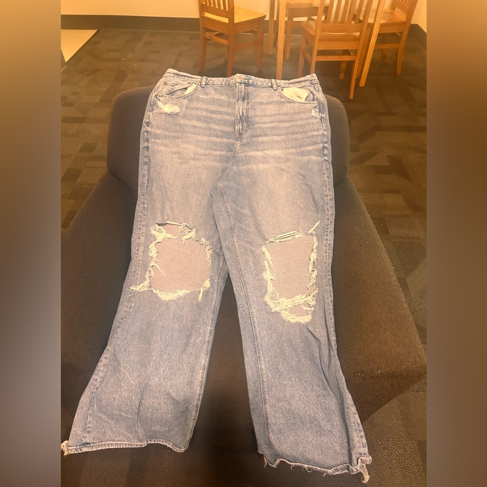 AMERICAN EAGLE CURVY JEANS